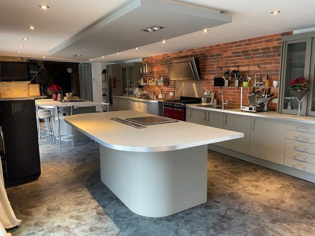 maison 6 Pièces en vente sur SURGERES (17700) Vente Maison 195 m² Surgères 6 Pièces